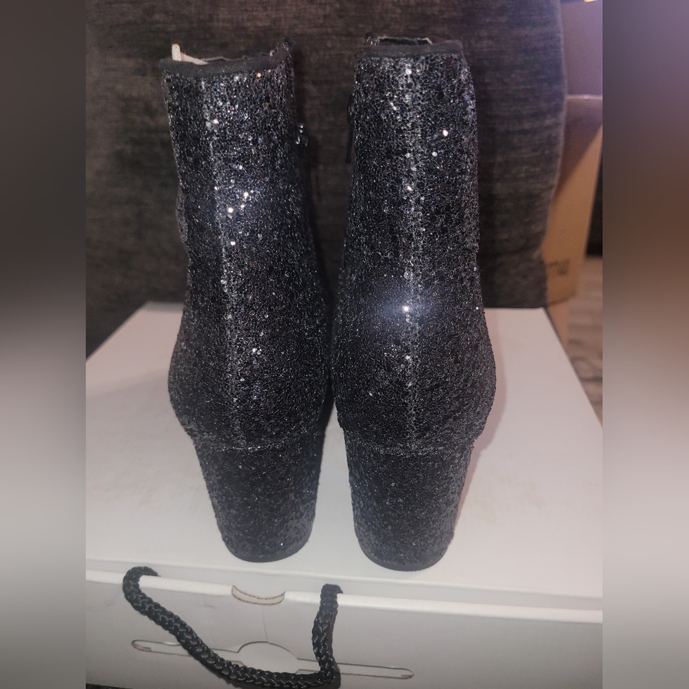Boots - Picture 2 of 6